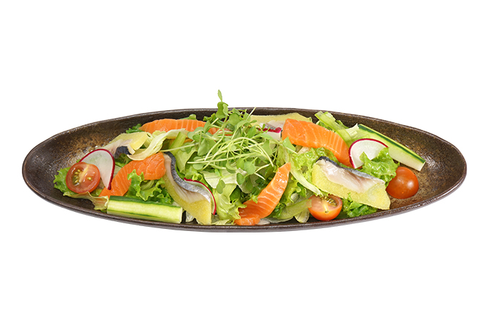 SALAD CÁ HỒI  VÀ CÁ TRÍCH ÉP TRỨNG